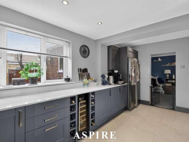 4 bed house for sale