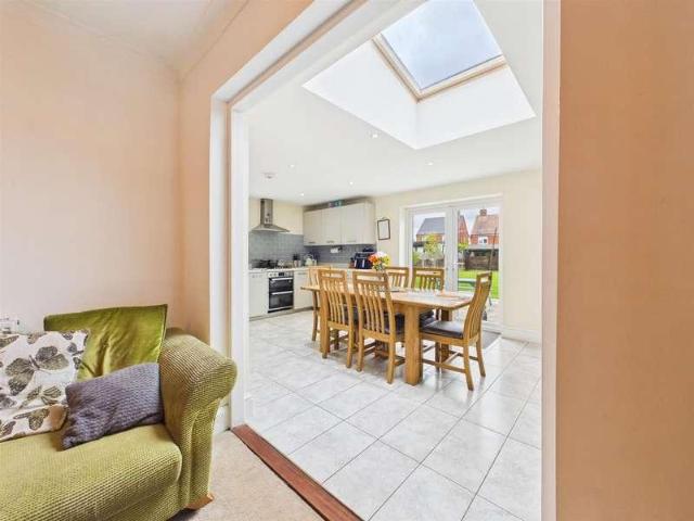 4 bed house for sale