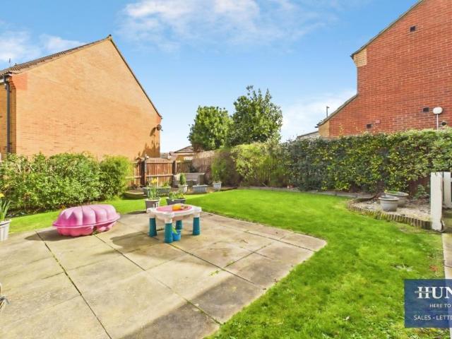 4 bed house for sale