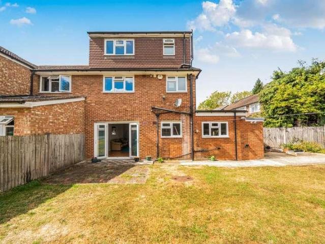 4 bed house for sale
