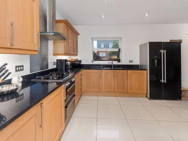 4 bed house for sale