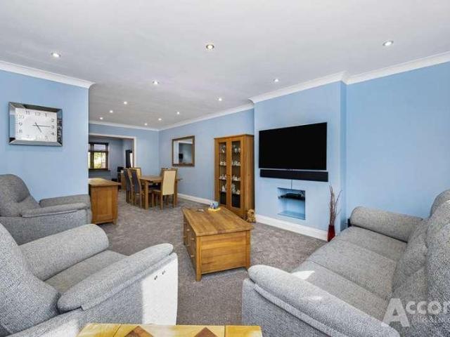 4 bed house for sale