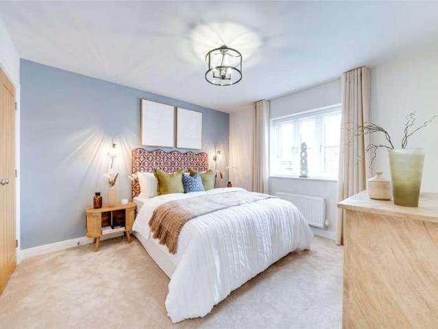 4 bed house for sale