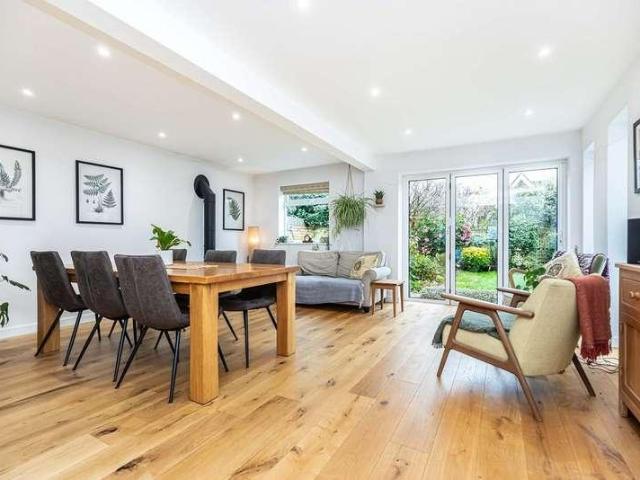 4 bed house for sale