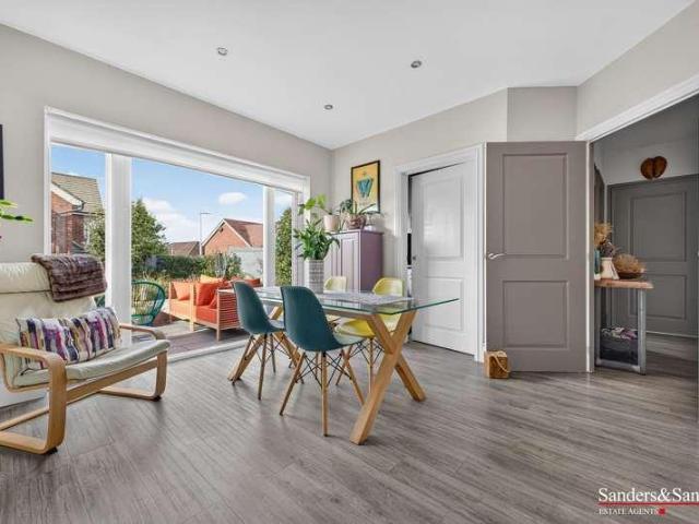 4 bed house for sale