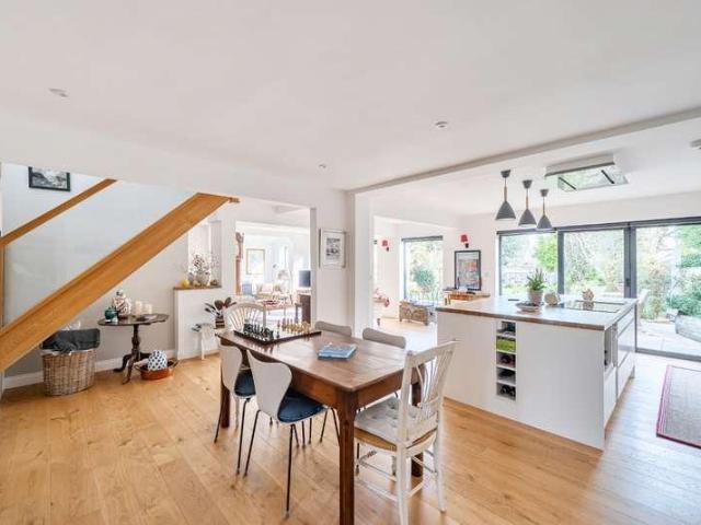 4 bed house for sale