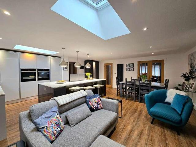 4 bed house for sale