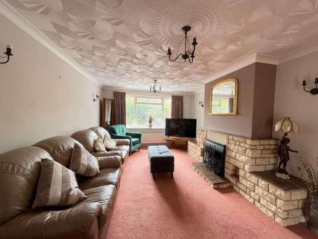 4 bed house for sale