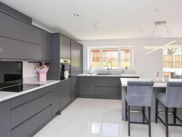 4 bed house for sale