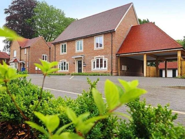 4 bed house for sale