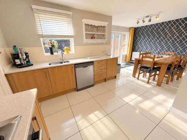 4 bed house for sale