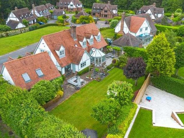 4 bed house for sale