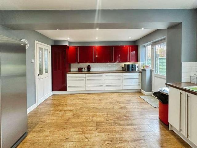 4 bed house for sale