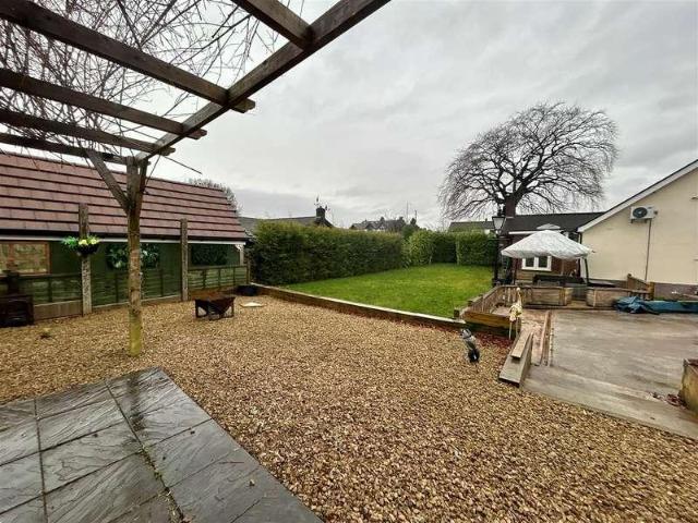 4 bed house for sale