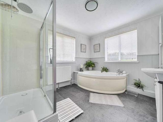 4 bed house for sale