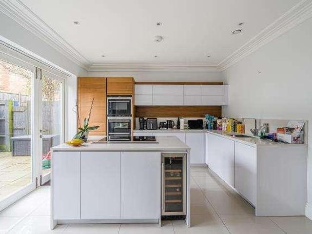 4 bed house for sale