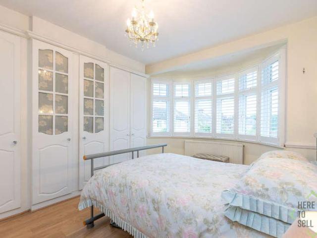 4 bed house for sale