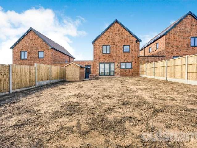4 bed house for sale