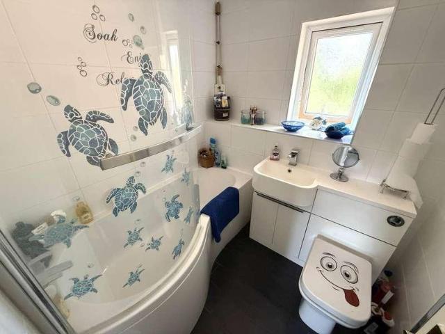 4 bed house for sale
