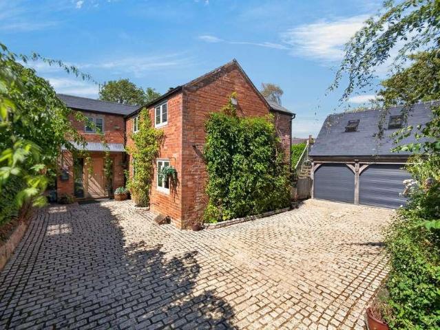 4 bed house for sale
