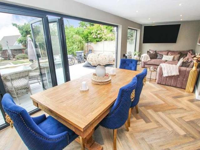 4 bed house for sale