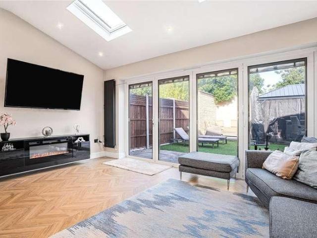 4 bed house for sale