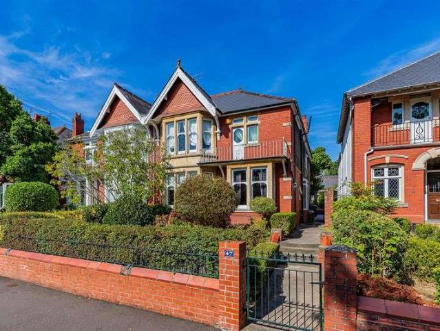 4 bed house for sale