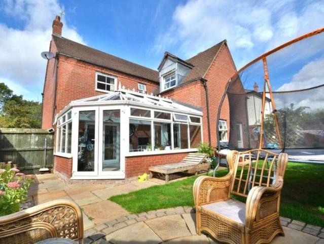 4 bed house for sale
