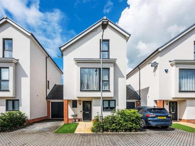4 bed house for sale