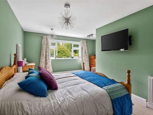 4 bed house for sale