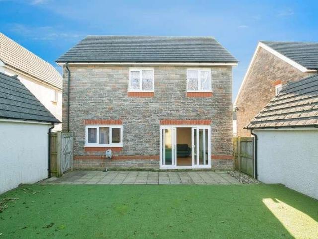 4 bed house for sale