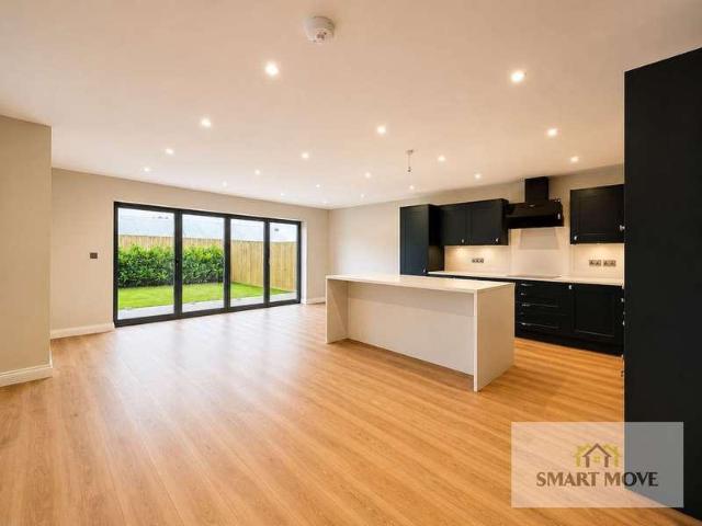 4 bed house for sale
