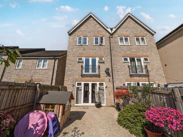 4 bed house for sale