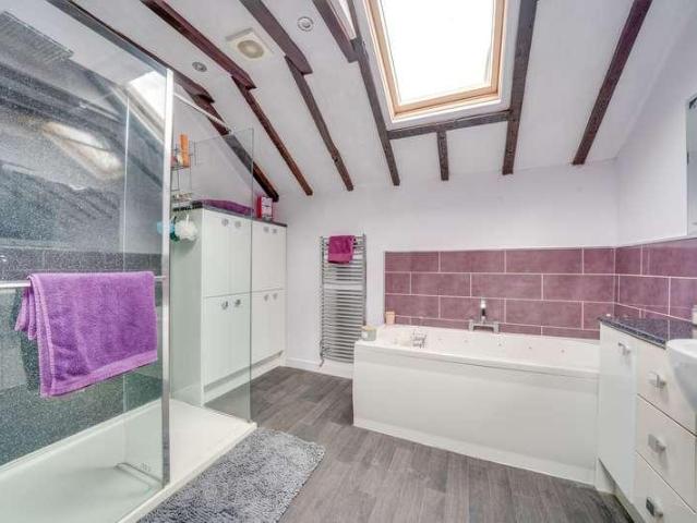 4 bed house for sale