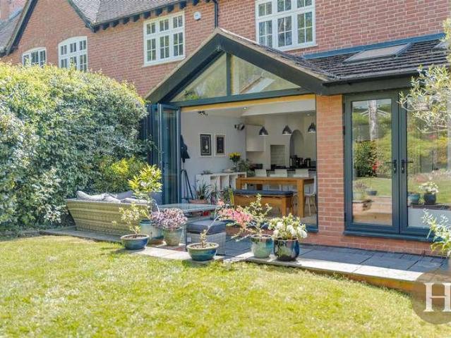 4 bed house for sale