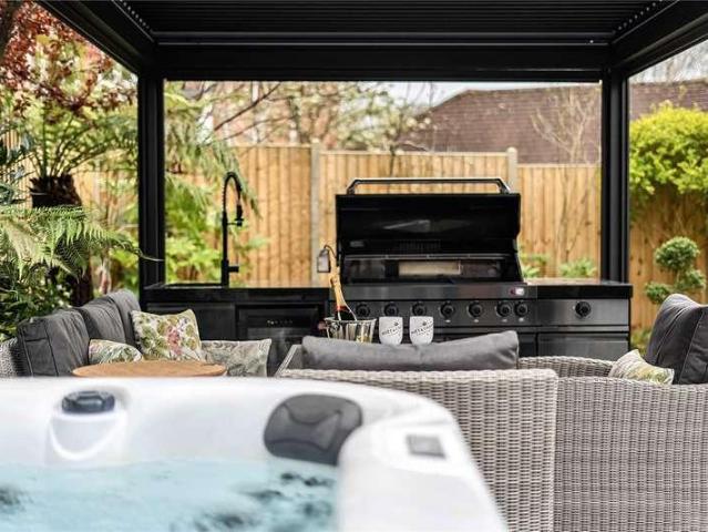 4 bed house for sale