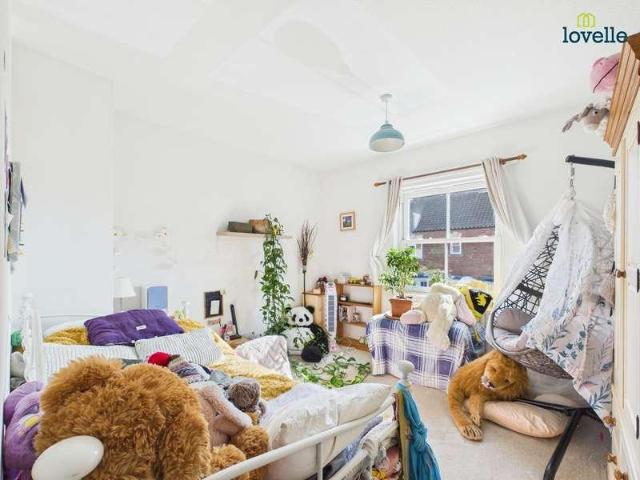 4 bed house for sale