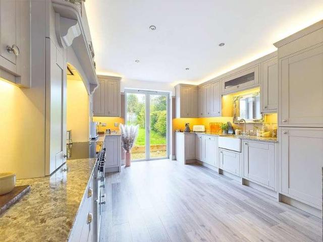 4 bed house for sale