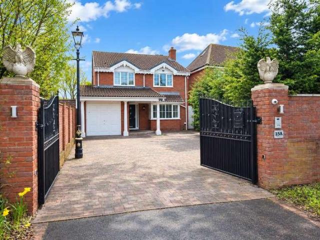 4 bed house for sale