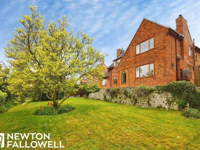 4 bed house for sale