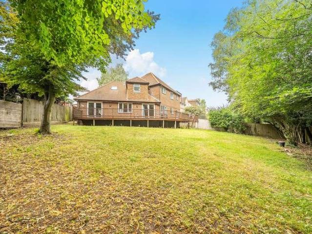 4 bed house for sale