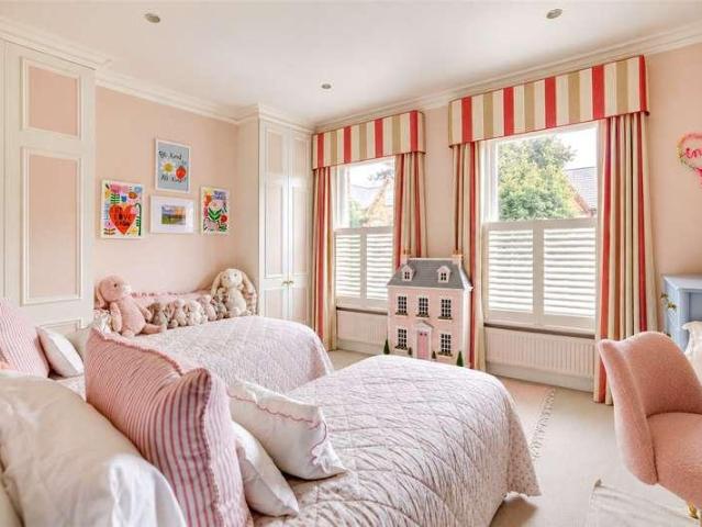 4 bed house for sale