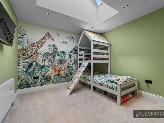 4 bed house for sale