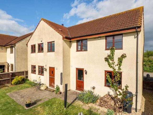 4 bed house for sale