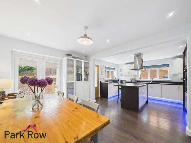 4 bed house for sale