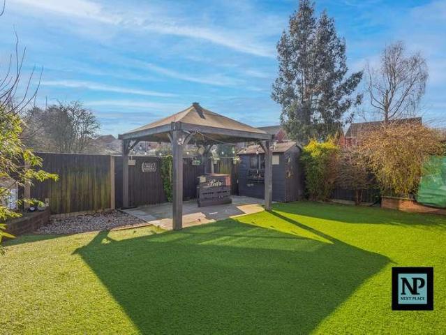 4 bed house for sale