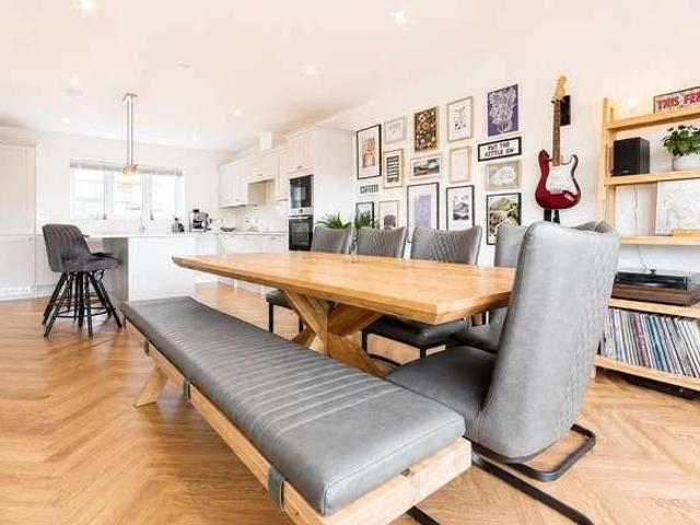 4 bed house for sale