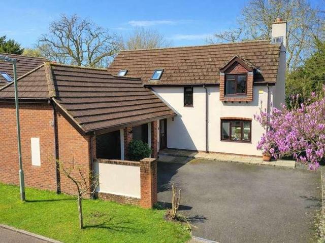 4 bed house for sale