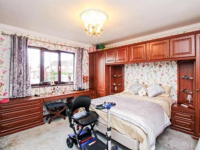4 bed house for sale