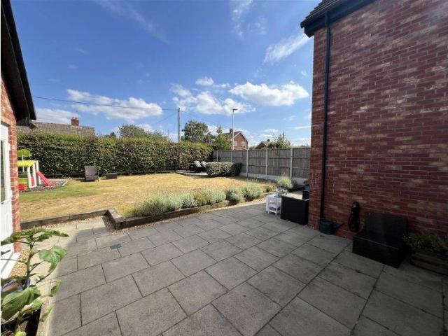 4 bed house for sale